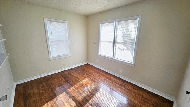 Building Photo - 913 NW 99th St