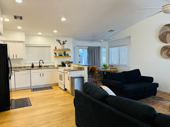 Building Photo - WINTER VACATION RENTAL Fully Furnished 3BD...