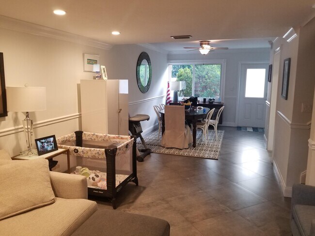 Building Photo - 3412 Franklin Ave