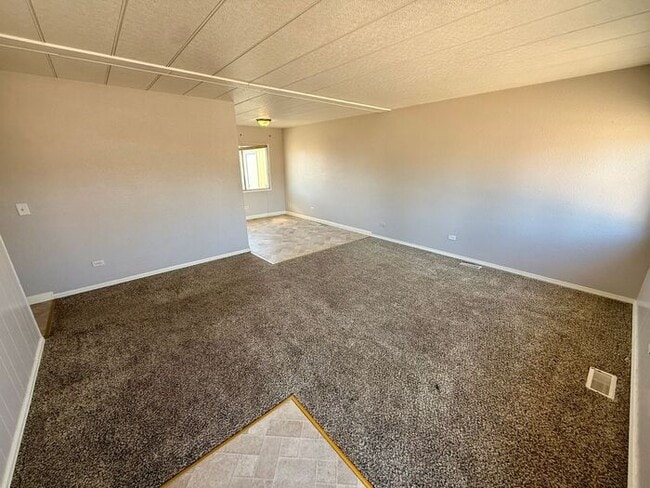 Building Photo - Large 3 Bedroom, 1 Bath Ranch Style Home in South Loveland, CO