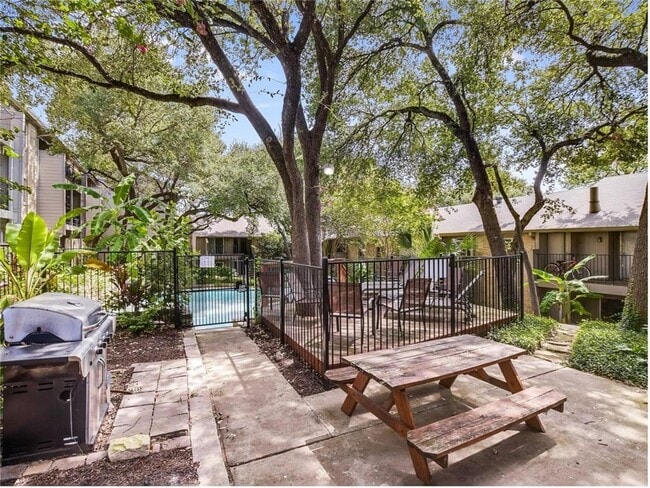 Building Photo - Gated Residence in Prime South Austin