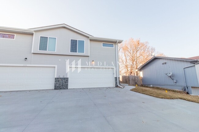 Building Photo - New Construction Duplex in Elkhorn!