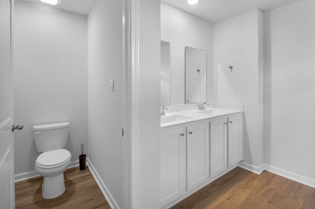 Building Photo - Gorgeous Newer Construction In Sneads Ferry!!