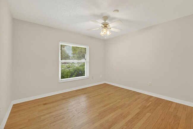 Building Photo - Available Immediately!