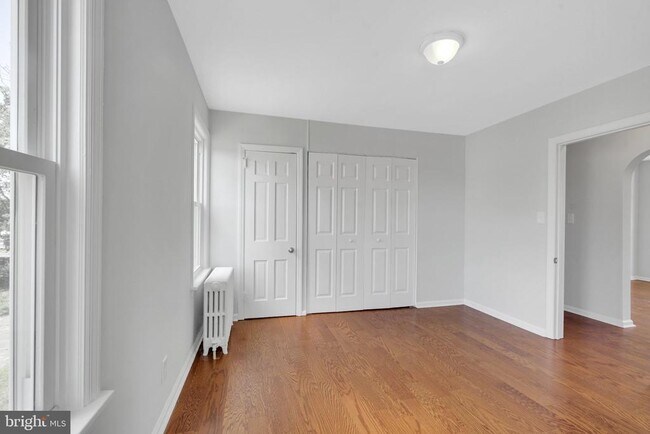 Building Photo - 121 E Browning Rd