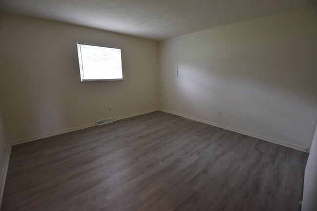 Building Photo - 1012-12 Lamplite Ct