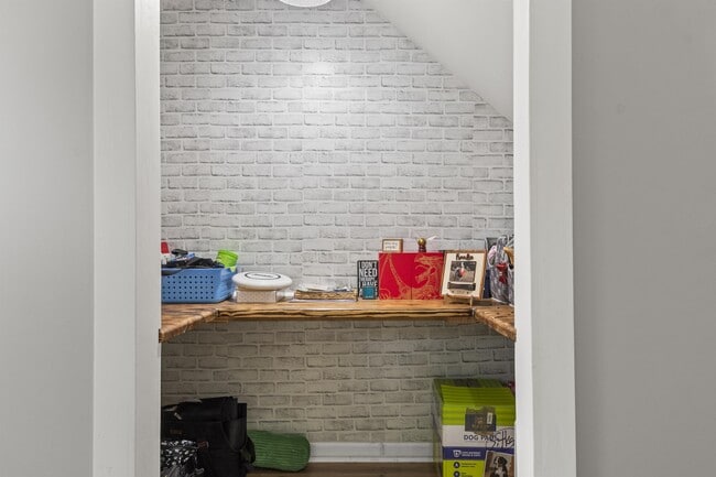 Building Photo - 401 Hope Ct