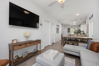 Building Photo - 106 Las Joyas Blvd