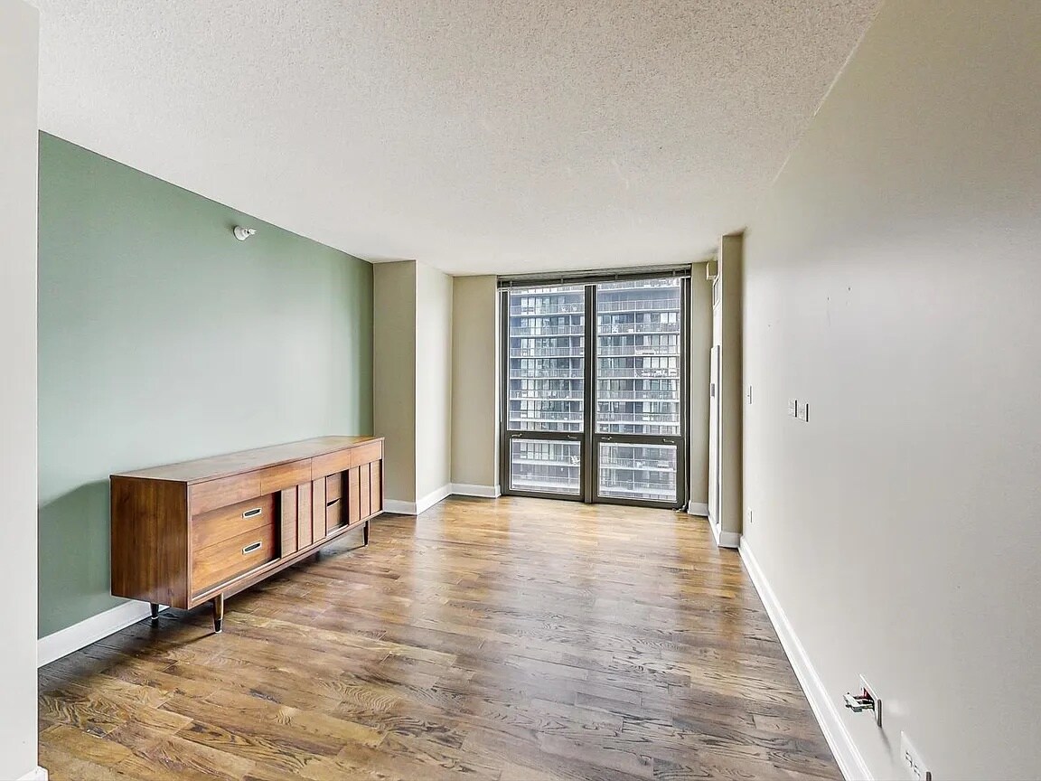 Building Photo - 2 E Erie St