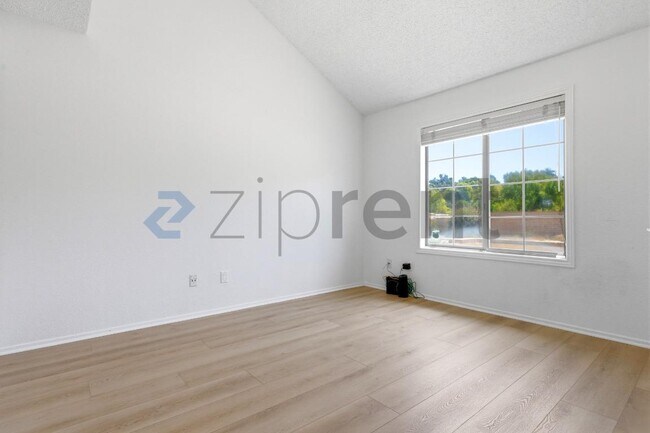 Building Photo - Unit