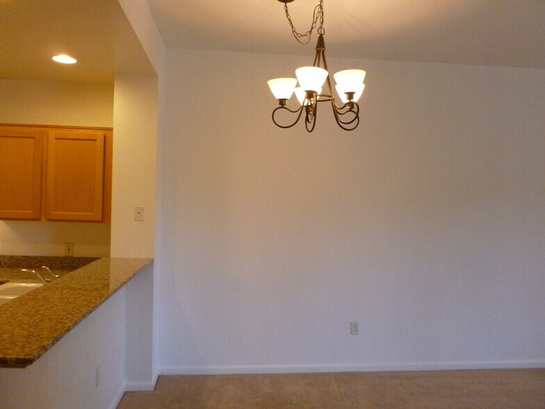 Building Photo - 23 E Agate Ave