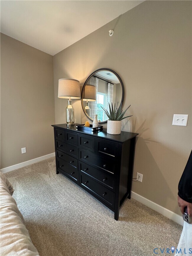 Building Photo - 8029 Lake Laurel Ln