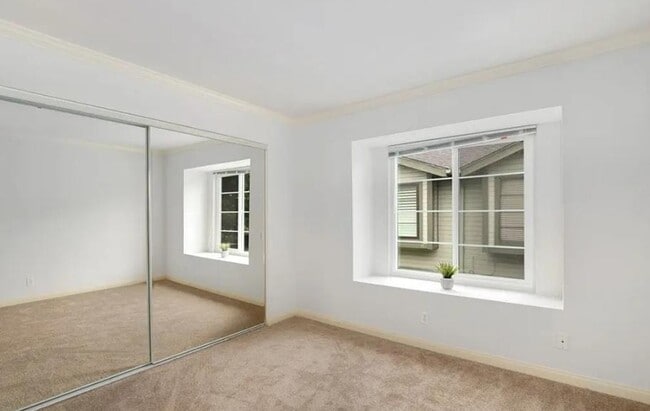 Building Photo - 1340 Mayflower Ave
