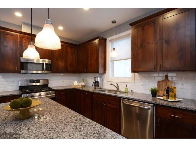 Building Photo - 3221 42nd Ave S