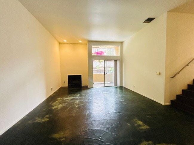 Building Photo - 2339 Hyperion Ave