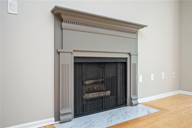 Building Photo - 4303 Pine Heights Dr NE