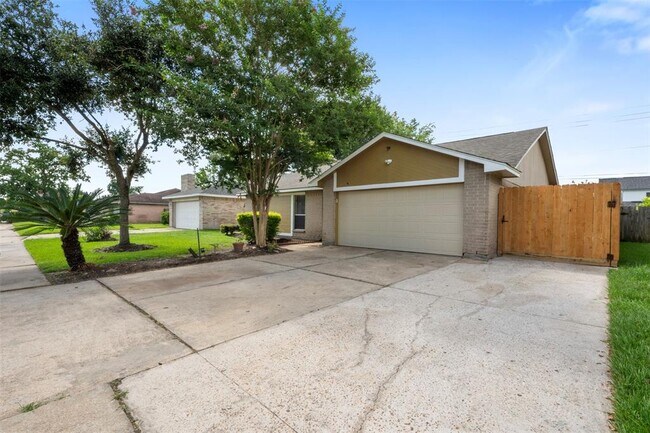 Building Photo - 6631 Villarreal Dr
