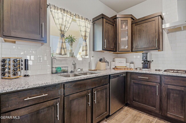 Building Photo - 51049 Fox Trl Ave