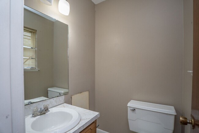 Building Photo - Large Backyard in North Little Rock