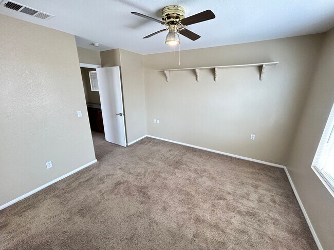 Building Photo - Gorgeous 4-bedroom home with a pool!