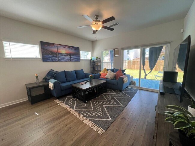 Building Photo - 242 Wells Cir