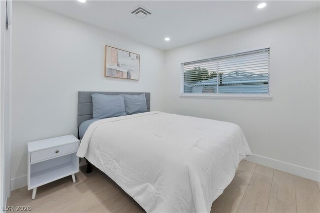 Building Photo - 105 Marigold Ln