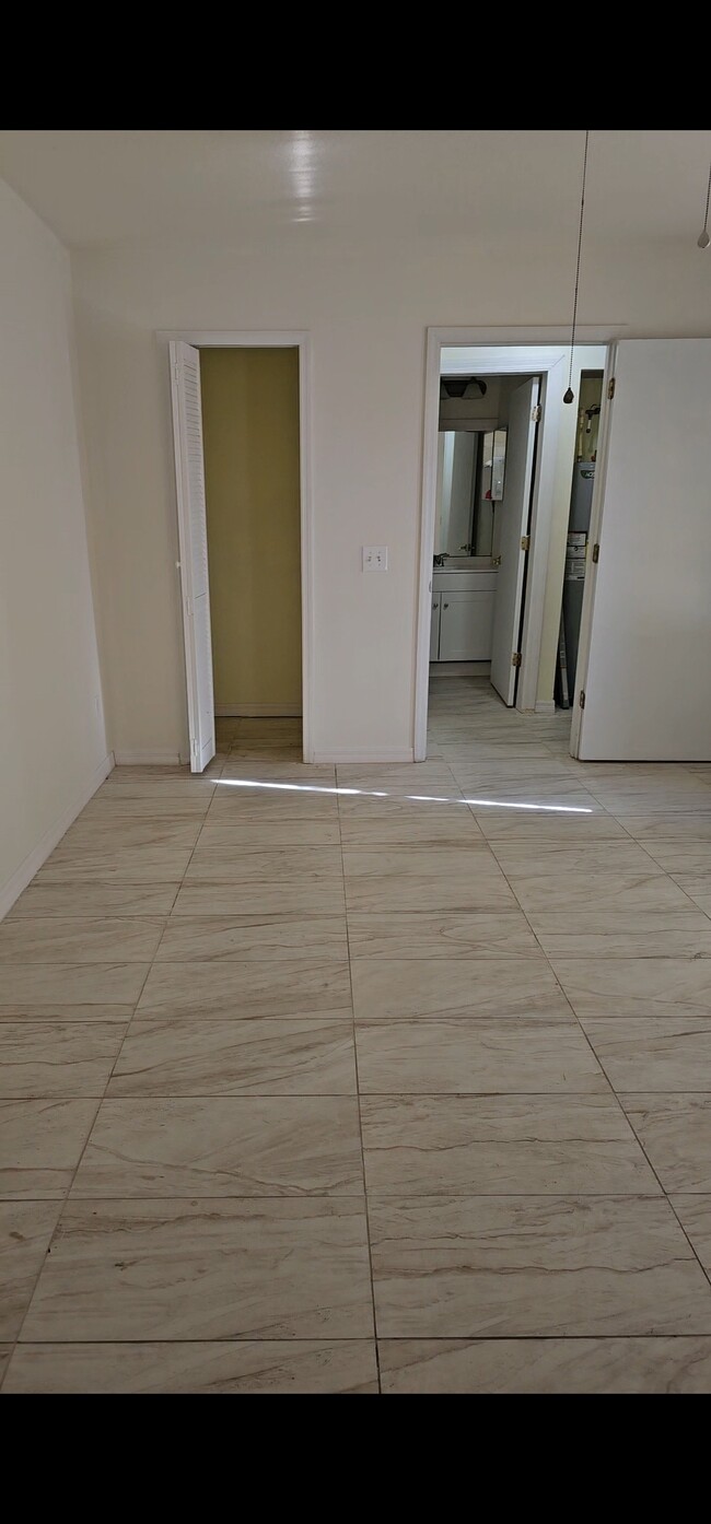 Building Photo - 309 Orchid Dr