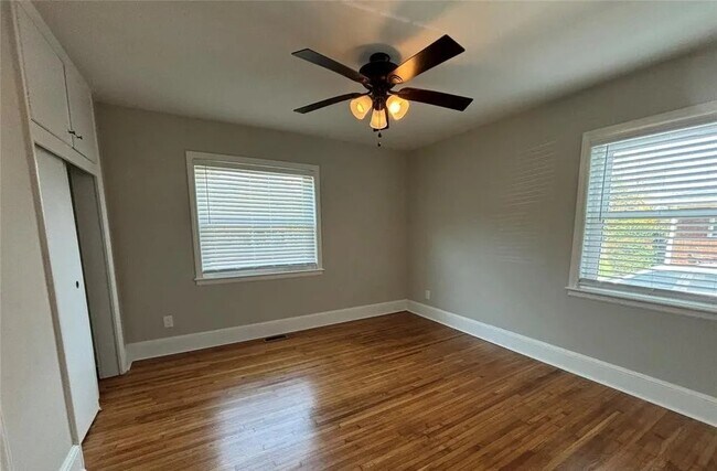 Building Photo - 3427 Eastway Dr