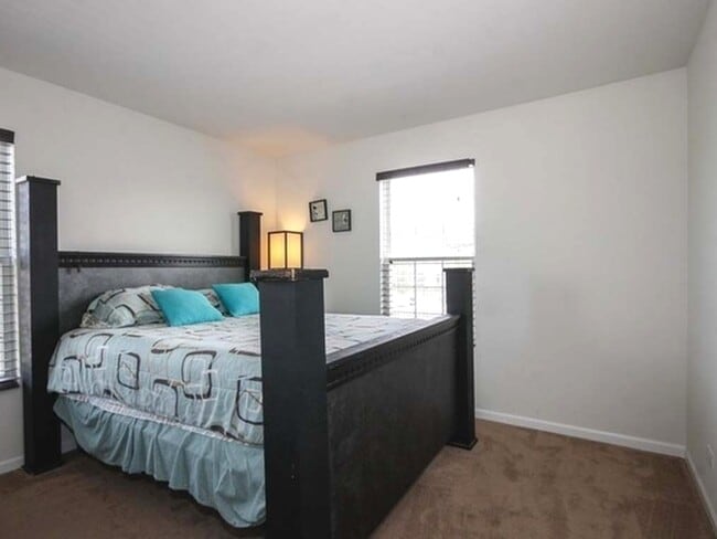 Building Photo - 10S410 Carrington Cir