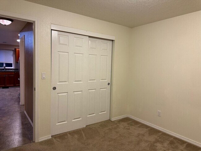 Building Photo - 6913 Owl Dr SE
