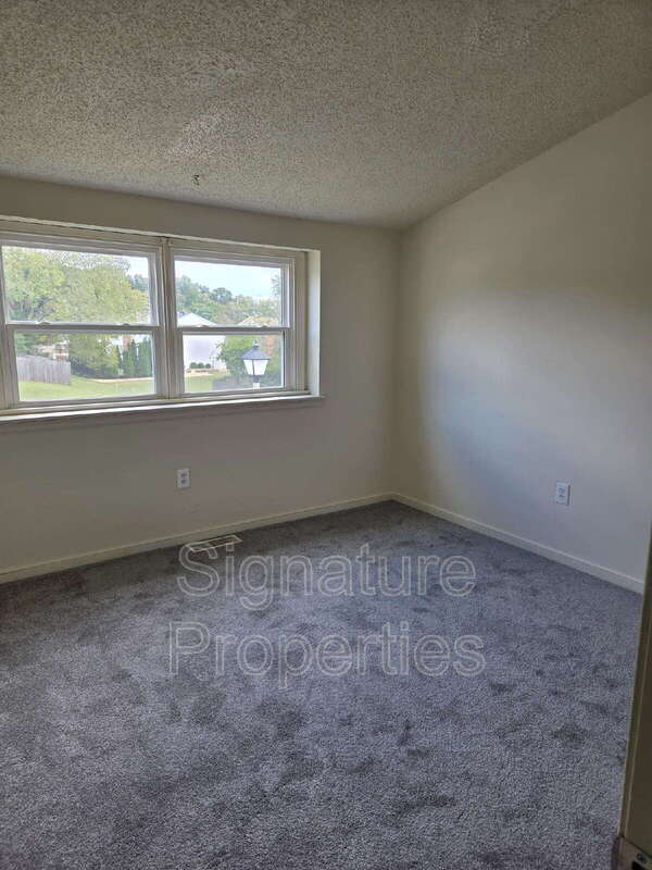 Building Photo - 810 Grayfox Dr