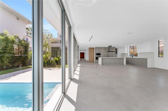 Building Photo - 2110 S Miami Ave