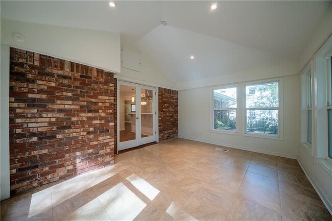 Building Photo - 1501 Diamond Head Dr