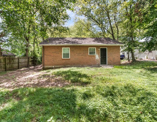 Building Photo - Charming Downtown Clarksville Home!