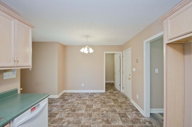 Building Photo - Lovely 3 bed 2 bath in East Limestone minutes to Athens!