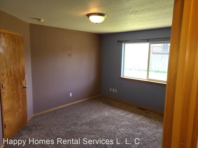 Building Photo - 3 br, 2 bath House - 220 W. Comanche Street