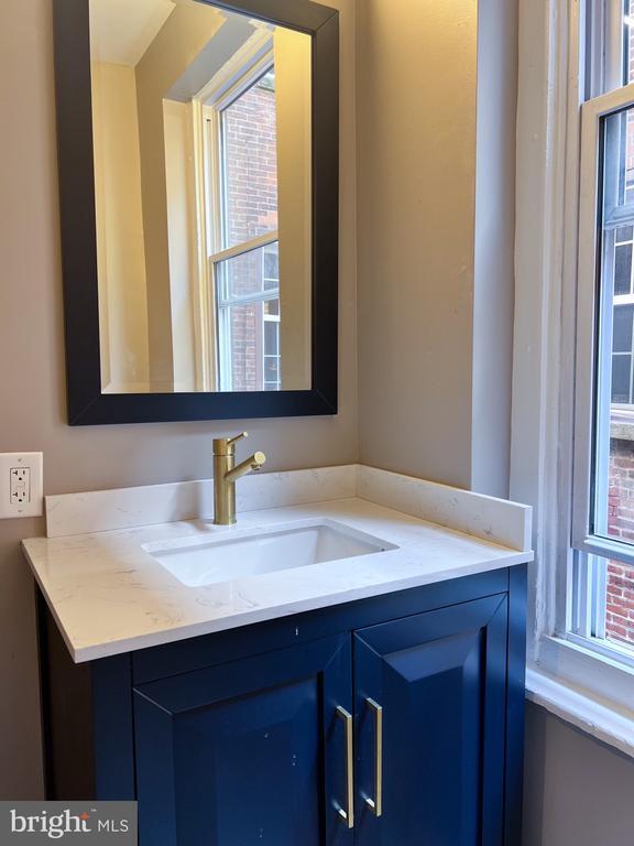 Building Photo - 1629 W Diamond St