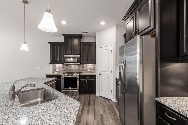 Building Photo - Serene Cul-de-Sac Retreat: 3BR Hillsboroug...