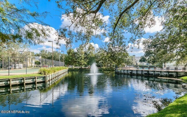 Building Photo - 13703 Richmond Park Dr N