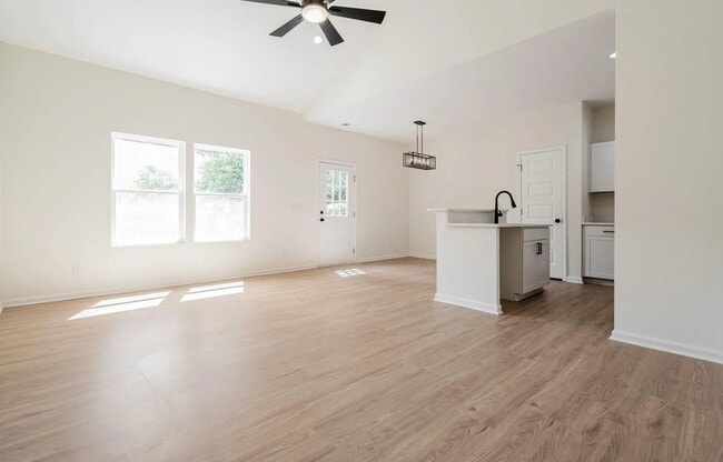 Building Photo - Newer 3 Bedroom, 2 Bath in North East Columbia- Available March 2026!