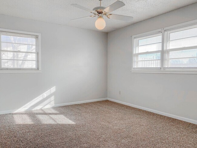 Building Photo - 2 bed 2 bath