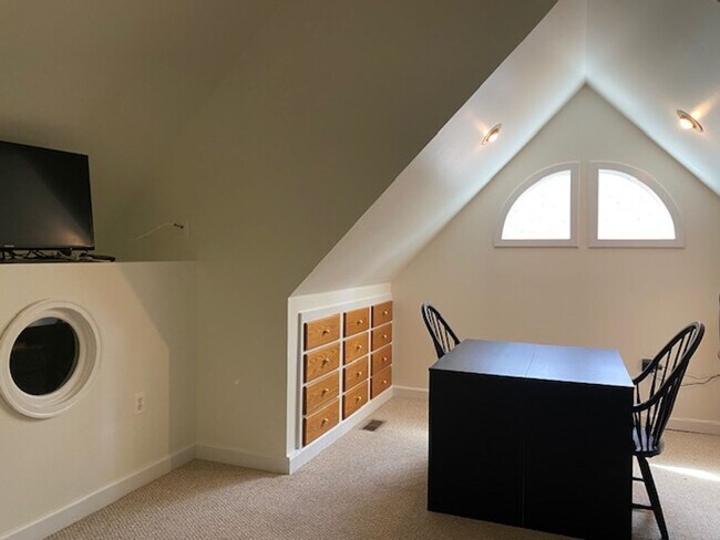 Building Photo - Riverside Drive