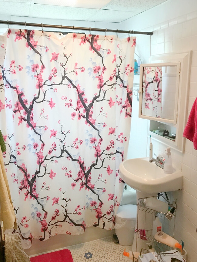 Building Photo - 1941 Grove Ave