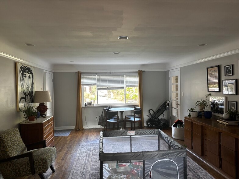 Living Room - 6422 Fairhurst Ave
