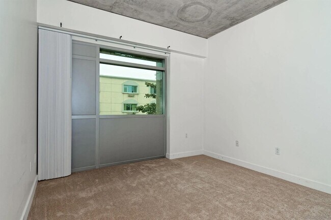 Building Photo - 801 Ash St