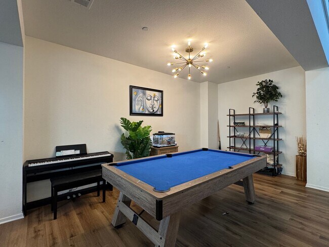 Building Photo - Beautiful 4 Bedroom House with office AND ...