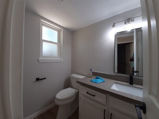 Building Photo - 5310 Glenmere Ln