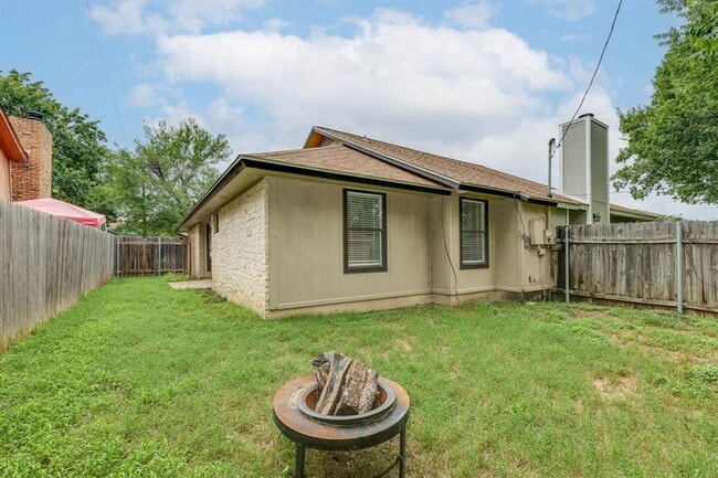 Building Photo - 16041 Stoneham Cir