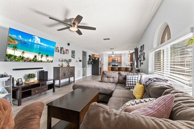 Building Photo - 3861 SW Chaffin St