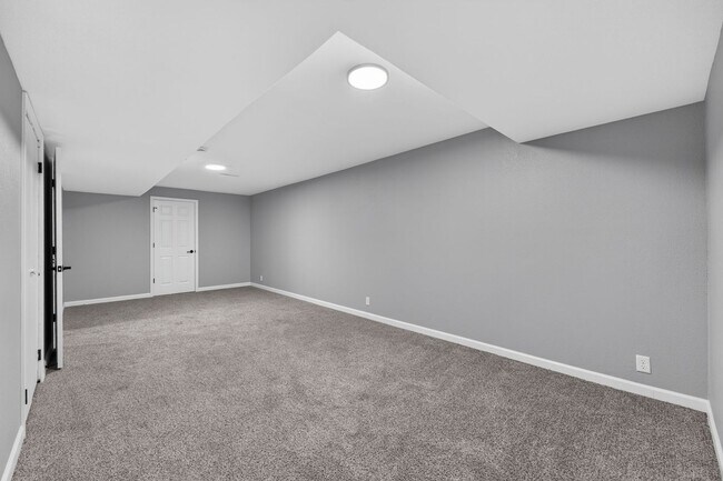 Building Photo - Italian Estates Property Management